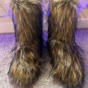 Faux Fur Winter Boots - Brown